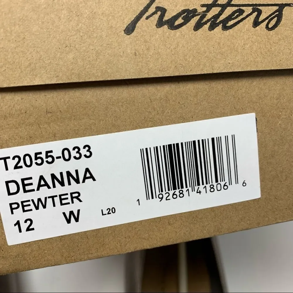 Trotters  Deanna Loafer Wide!